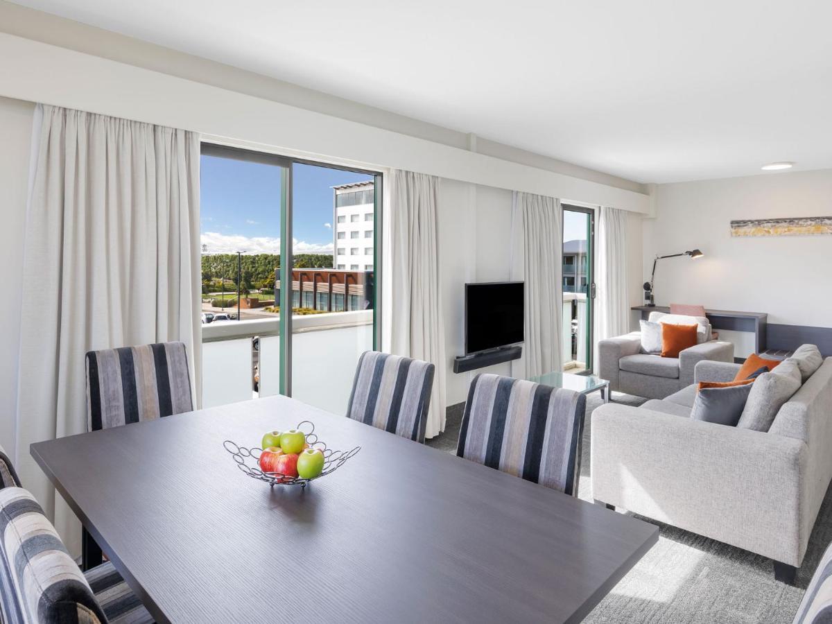 Executive Suite,1394301872:JPEG